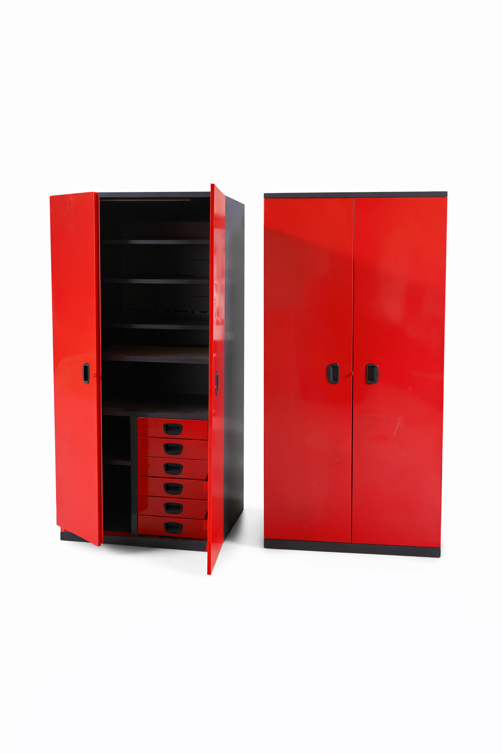 Tool cabinet.  دولاب ادوات